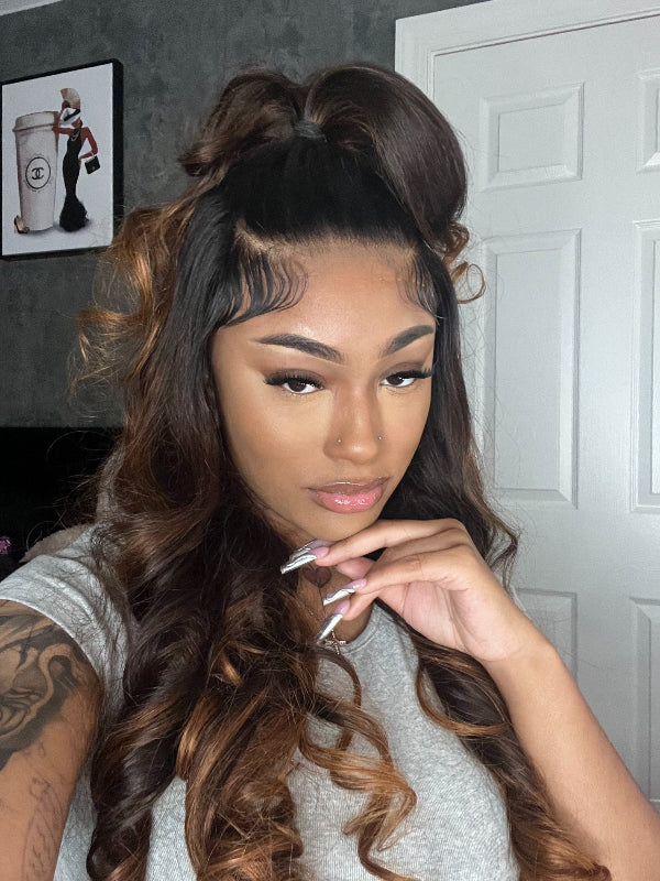 Vente flash | Perruque Loose Body Wave châtain foncé avec mèches châtain clair 13x6, densité 180 %