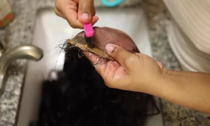 How Can Lace Wig Glue Be Removed Without Alcohol?